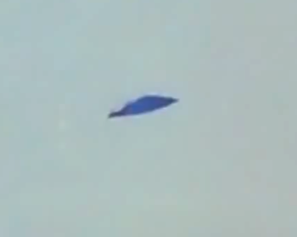 UFO Disk Over Netherlands On April 11, 2014