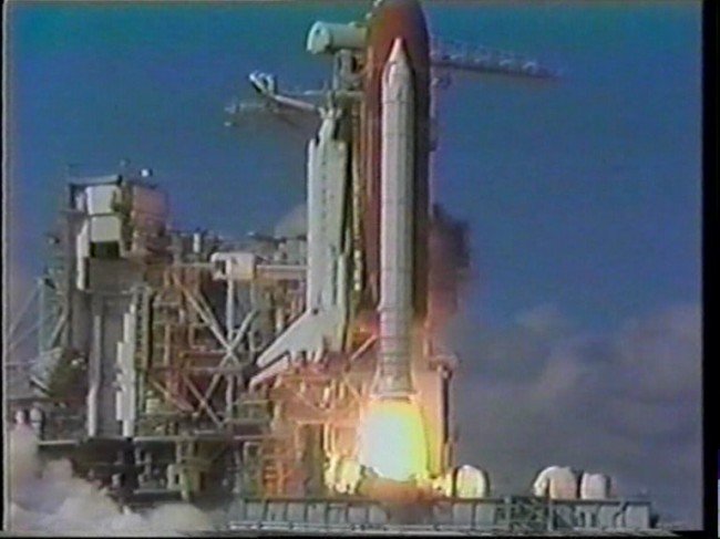 Spectacular UFO Footage From NASA STS-48 Discovery Space Shuttle Released