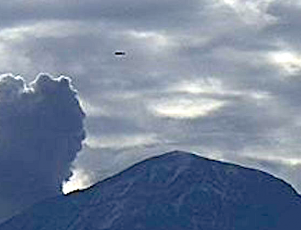 UFO in the vicinity of the Popocatepetl volcano