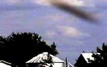 UFO Heading for Cave Under farm-field  in Finley,Ohio