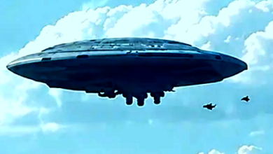 UFO/UAP with fighter Aircraft Behind